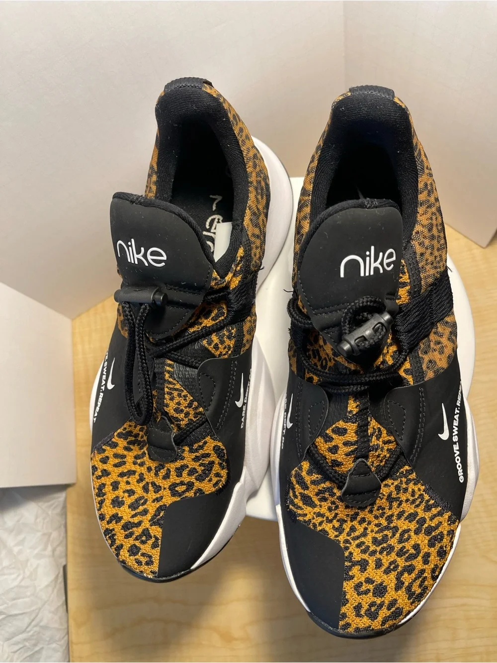 Nike SuperRep Groove Leopard Womens Athletic Shoes Size 9 - Like New  **